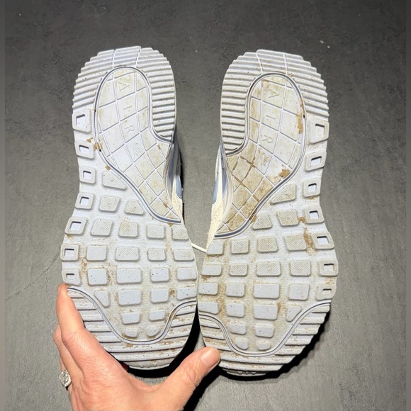 Girls Size 3 1/2 Nike Air Max Grey and Blue Like New - Picture 4 of 4